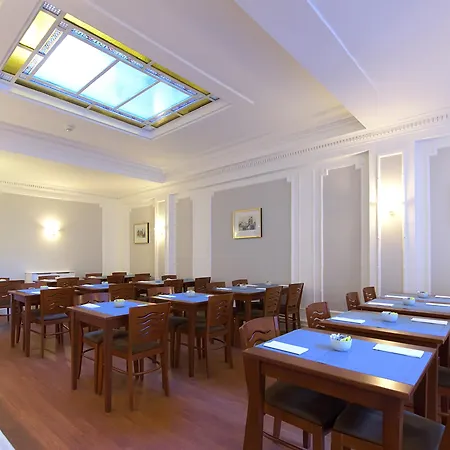 Astor Court Hotel 3*