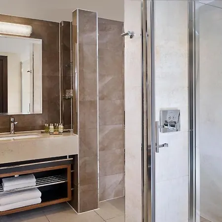 Doubletree By Hilton - West End Szálloda 4*