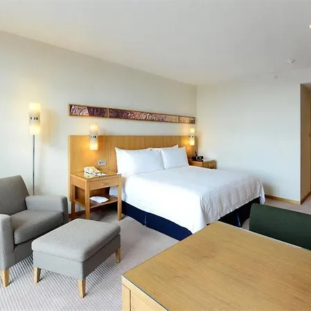 Hotel Canary Riverside Plaza