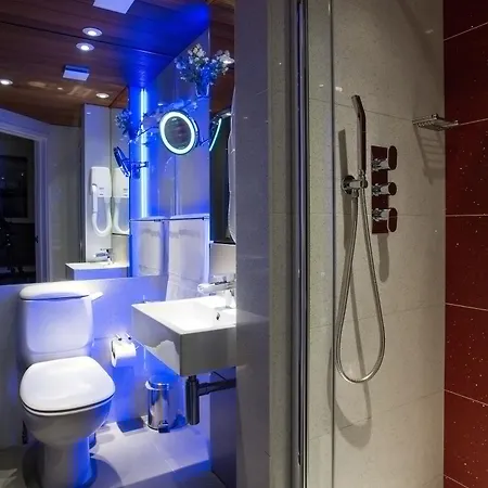 Henley House Hotel 4*