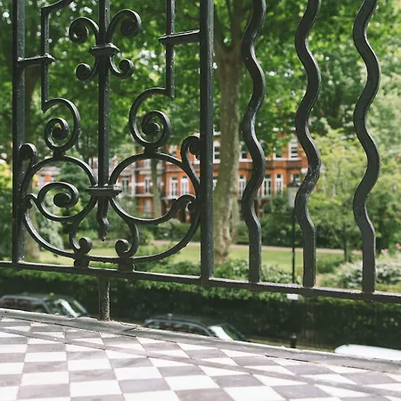 Henley House Szálloda 4*