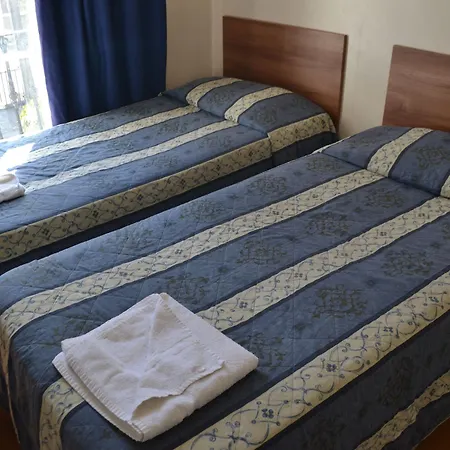 The House On Warwick 4*
