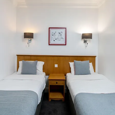Oyo Townhouse New England, Victoria 3*