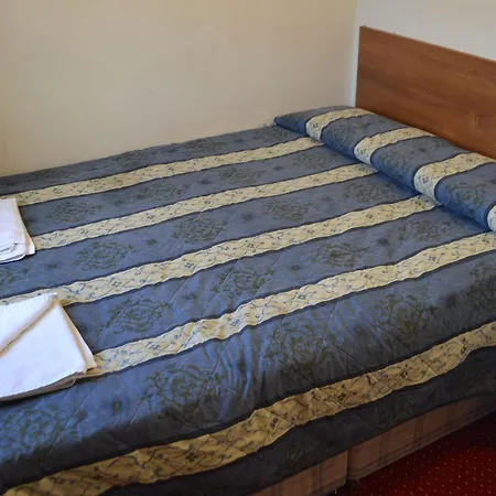 The House On Warwick 4*