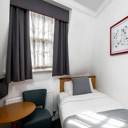 Oyo Townhouse New England, Victoria Hotell