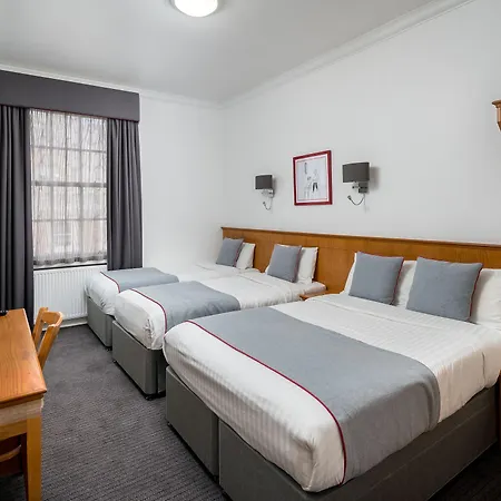 Oyo Townhouse New England, Victoria Hotell