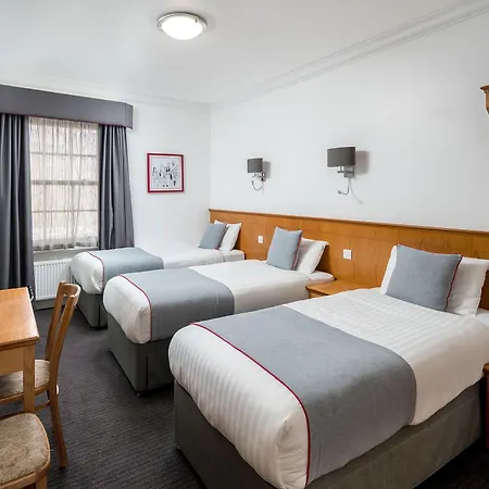 Oyo Townhouse New England, Victoria 3*