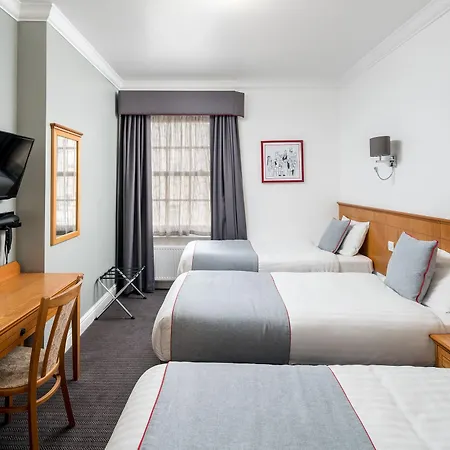 Oyo Townhouse New England, Victoria 3*