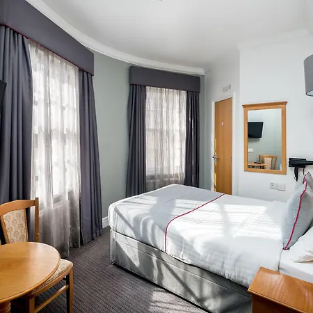 Oyo Townhouse New England, Victoria 3*