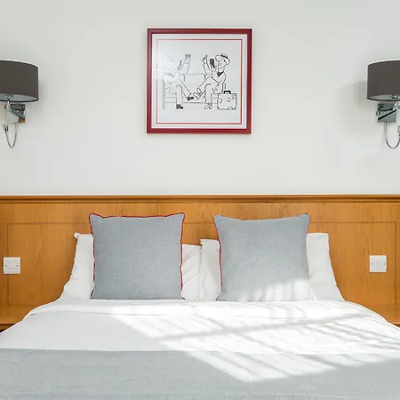 Oyo Townhouse New England, Victoria