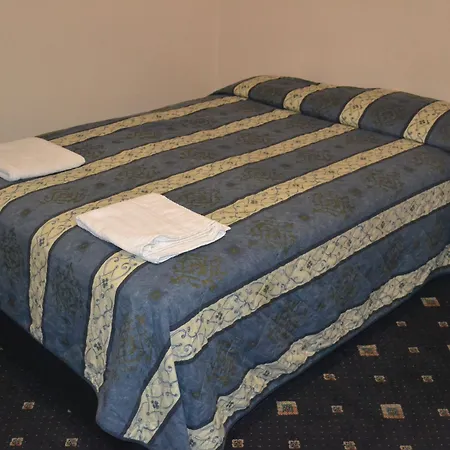 The House On Warwick Otel