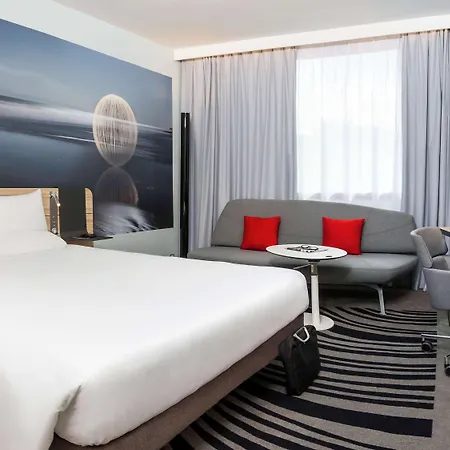 Novotel London Heathrow Airport T1 T2 And T3 Hotel Hayes (Greater London)