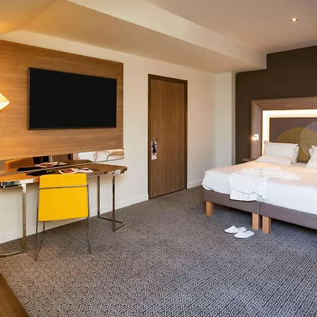 Hotel Novotel London Heathrow Airport T1 T2 And T3 4*
