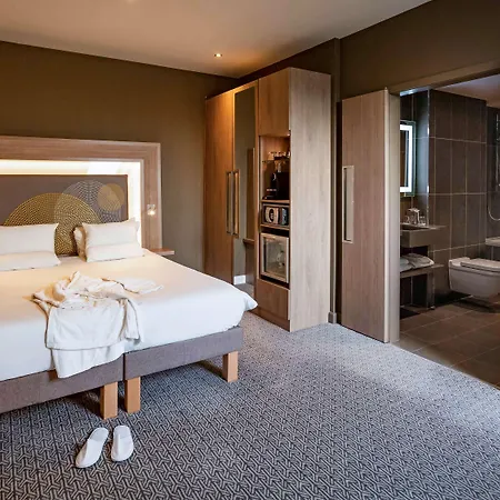 Novotel London Heathrow Airport T1 T2 And T3 4*