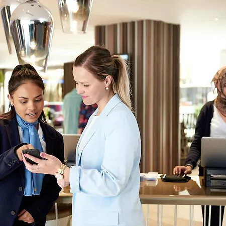 Hotel Novotel London Heathrow Airport T1 T2 And T3 4*