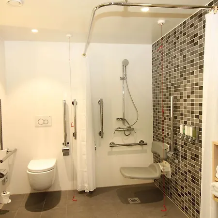 Hampton By Hilton Docklands Hotell 3*