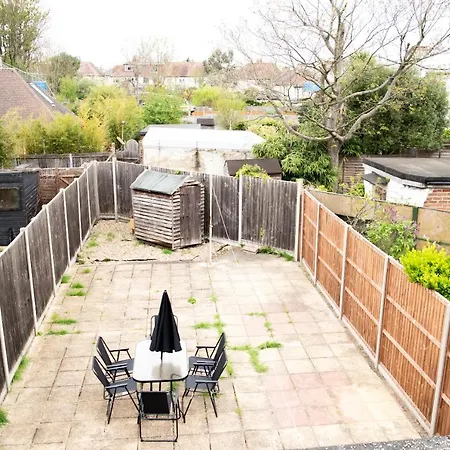 West London Hideaway - Free Parking! *