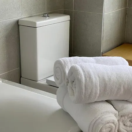 Camden Bachelor Pad , Location In Camden , Ideal Space For Small Family *