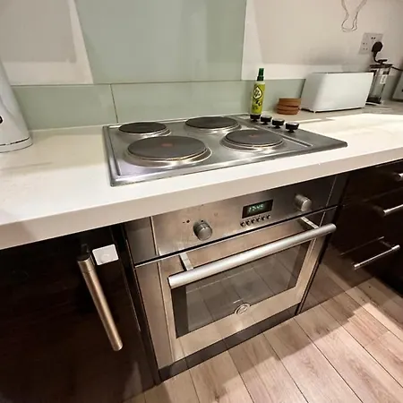 Modern 2 Bedroom Flat Next To Liverpool Street Apartment *