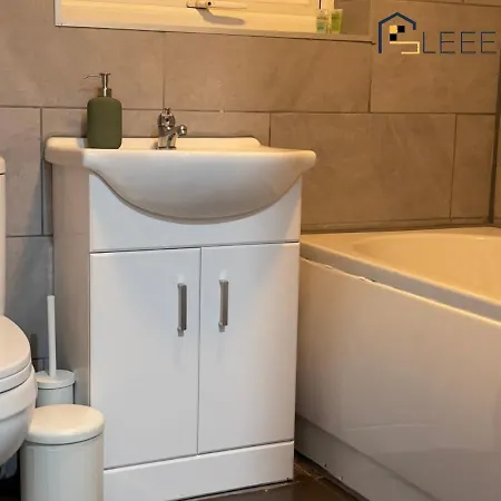 Exclusive Offers L Last-Minute Escape L Luxury & Spacious 2 Bedroom Flat Families Business Relocation Sleepova Short Lets & Serviced Accommodation Apartment