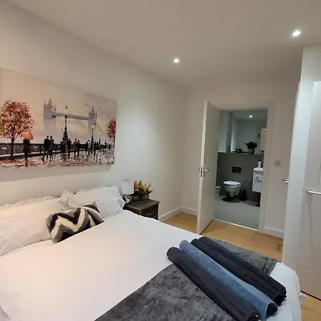 Modern 2br Flat Canterbury London Cb66 Apartment