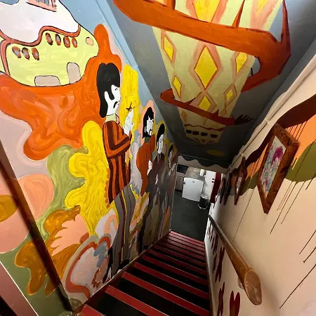 Central Hideout Apartment *