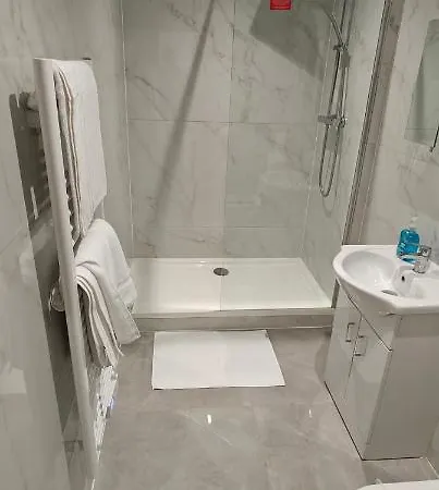 Spacious Brand New Large Studio London By Uk Hmo 105 Apartment