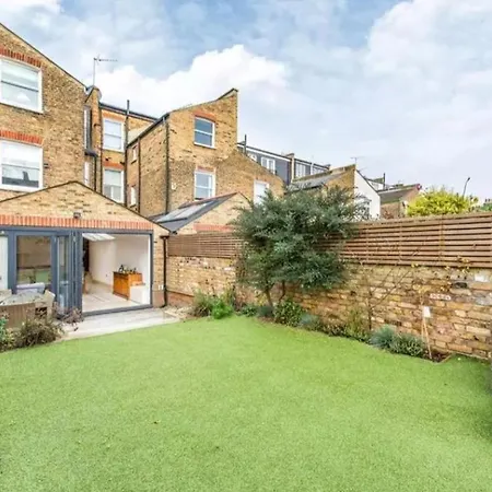 Minka's Art House Homestay London