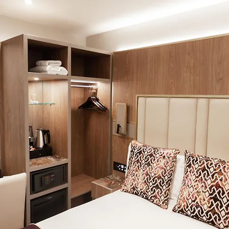 Hotel Merit Kensington 4*