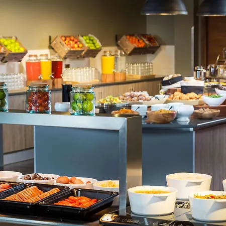 Radisson Red London Heathrow Hotel