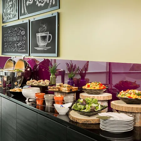 Radisson Red London Heathrow 4* Harmondsworth