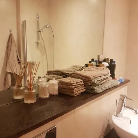 Apartment View Short Walk To Tower Bridge, Free Car Parking *