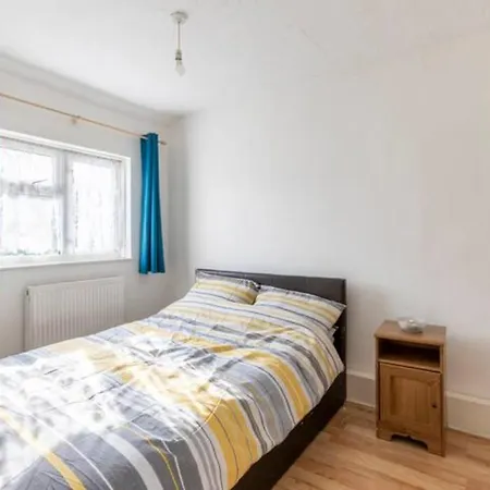 Cosy 1 Bedroom Flat Near Barking Town Centre * Barking (Greater London)
