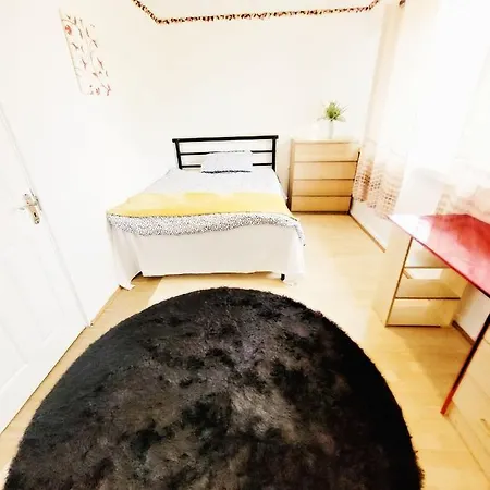 Excellent Double In Cheap Rate Around * London