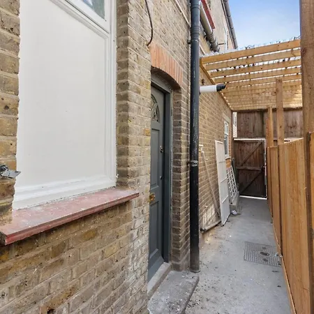 Apartment Fantastic 2bd Barking With Links To The City! London