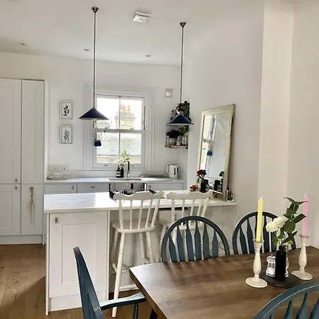 A Cosy 1 Bedroom Flat In South West Apartment *