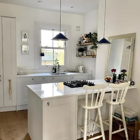 A Cosy 1 Bedroom Flat In South West Apartment *