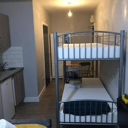 Guest house Croydon - Cr7 *