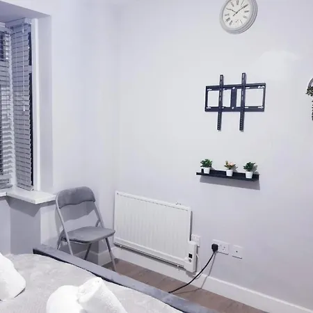 Croydon - Cr7 Guest house Thornton Heath