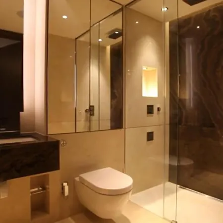 Apartment Luxurious Three Bedroom Flat In Chelsea Creek