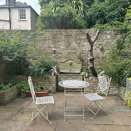 Fairytale Belgravia House - 2 Beds 2 Baths 4 People Holiday home London