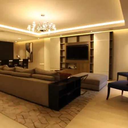 Luxurious Three Bedroom Flat In Chelsea Creek * London