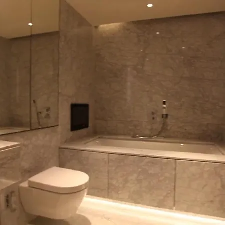 Apartment Luxurious Three Bedroom Flat In Chelsea Creek
