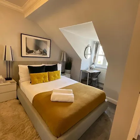 Homestay Away From London