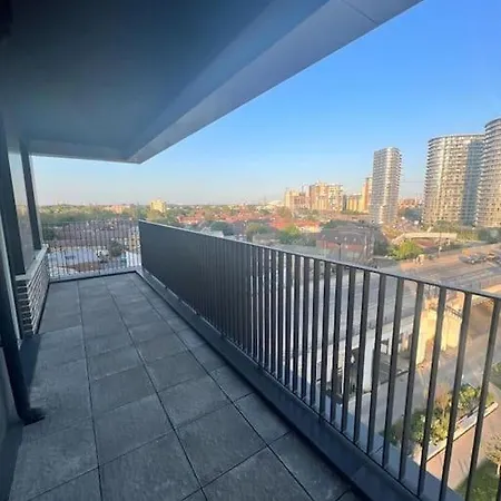 Stylish 2-bed Flat Canning Town *