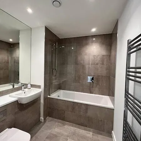 Stylish 2-bed Flat Canning Town Apartment *