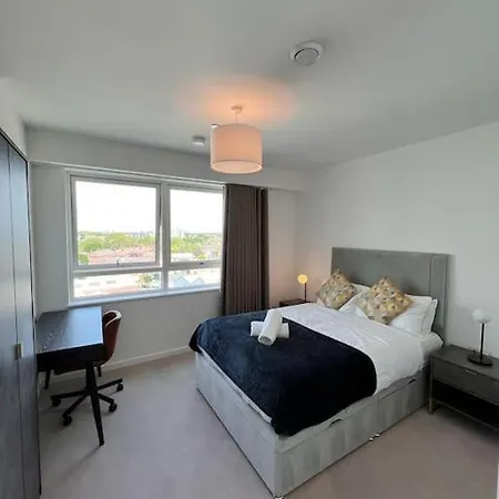 Stylish 2-bed Flat Canning Town London