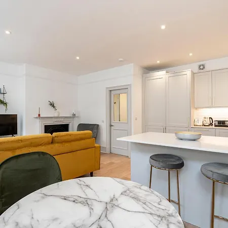 Stylish 1 Bed Flats In Soho, Next To Piccadilly Circus And Trafalgar Square *