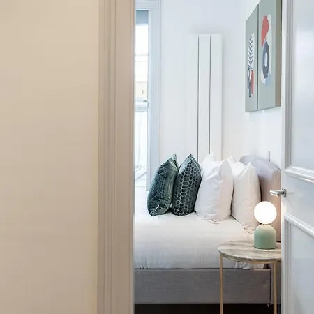 Stylish 1 Bed Flats In Soho, Next To Piccadilly Circus And Trafalgar Square London