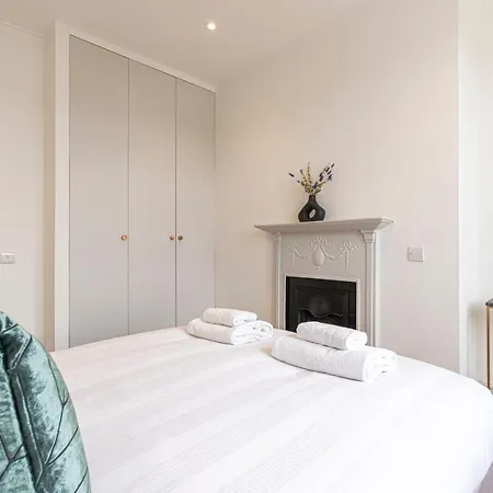 Stylish 1 Bed Flats In Soho, Next To Piccadilly Circus And Trafalgar Square Apartment London